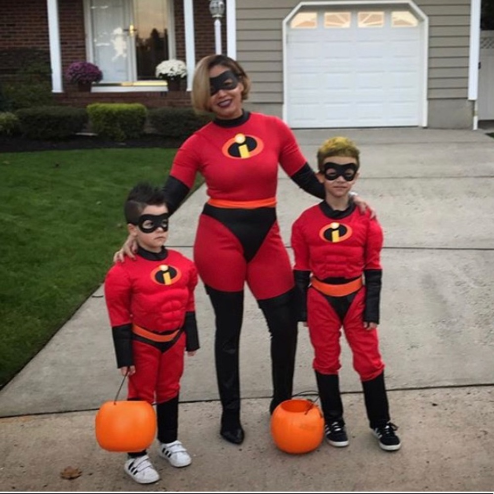 Bundle incredible 2 costumes.